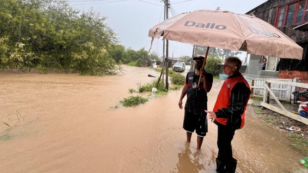 alerta,chuvas,Defesa Civil,alagamentos,deslizamentos,GRAC,bairros afetados,transbordamento,áreas de risco,assistência