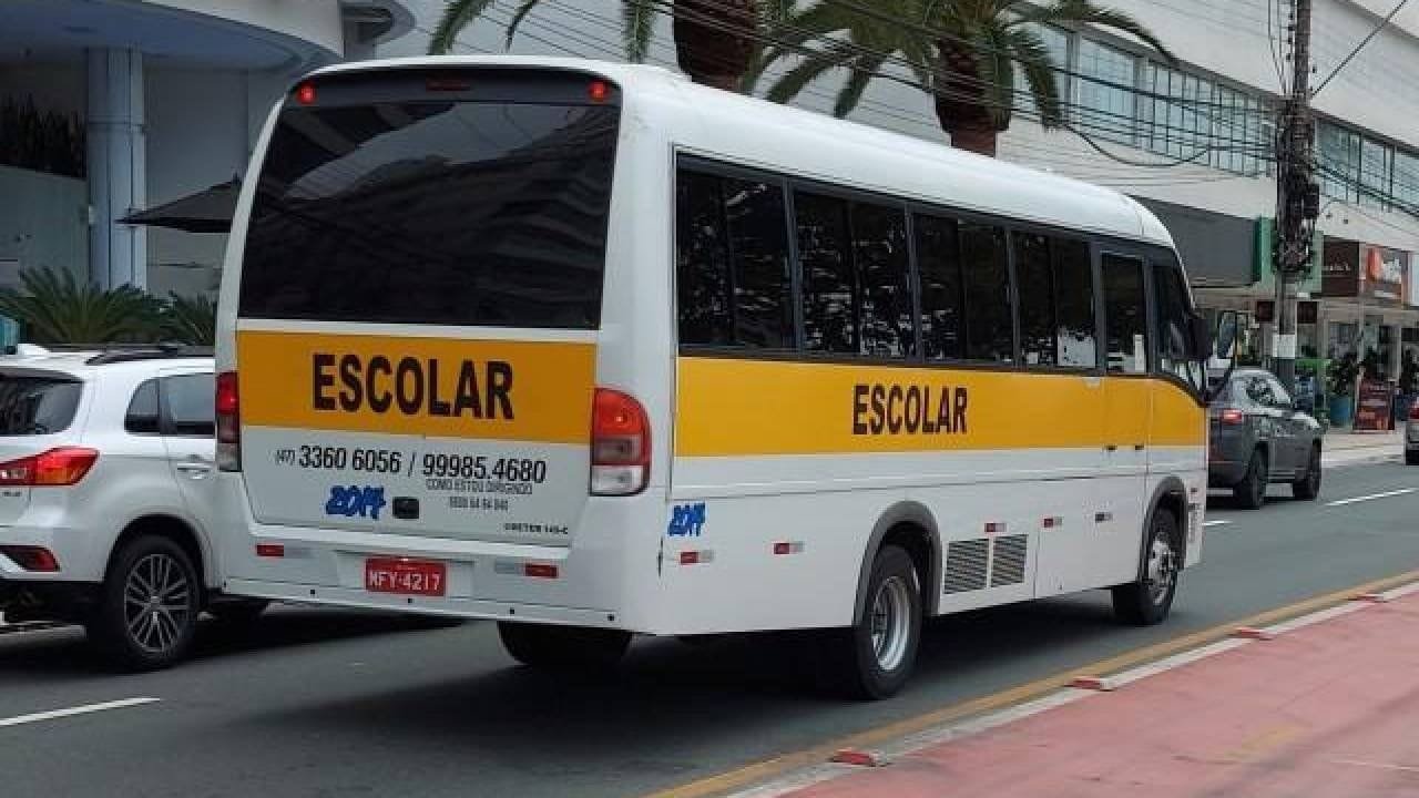 recadastramento,transporte escolar,BC Trânsito,Balneário Camboriú,veículos escolares,CNH categoria D,documentos exigidos,inspeção veicular,curso especializado,certificado de inspeção,alvará de licença