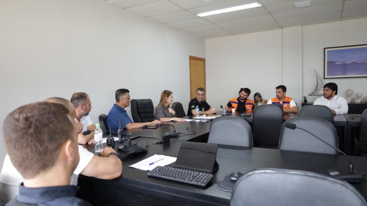 Balneário Camboriú,chuvas,recuperação,recursos estaduais e federais,Defesa Civil,força-tarefa,municípios,Comissão,Juliana Pavan,Paulinha,Nilson Probst,Bombinhas,auxílio,infraestrutura,Secretaria de Obras,ajuda intermunicipal,gestão de desastres.