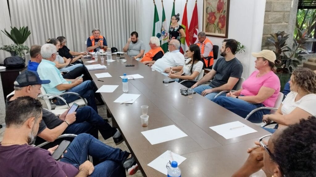 chuvas,intensas,situação,emergência,recuperação,estradas,deslizamentos,terra,inundações,infraestrutura,danificada,assistência,vítimas,mobilização,municipal,decreto,obras,saúde,limpeza,entulhos