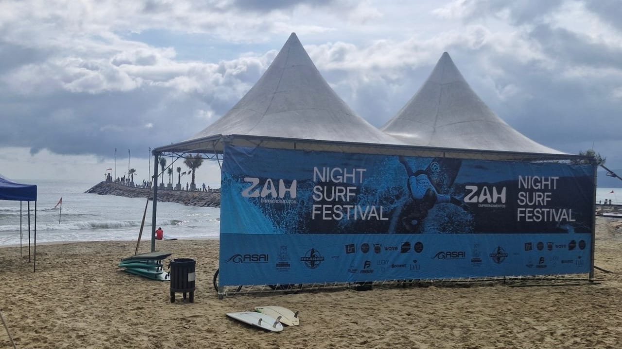 Night Surf Festival,campeonato de surf noturno,Itapema,ASAI,surf noturno,turismo esportivo,Molhes do Rio dos Oliveiras,Expression Session,categorias de surf,arrecadação de alimentos.