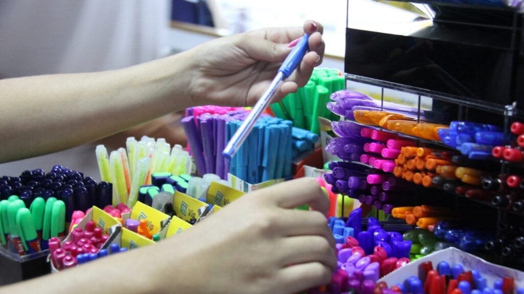 Procon,material escolar,preços,variação,pesquisa,economia,consumidor,direitos,valores,itens