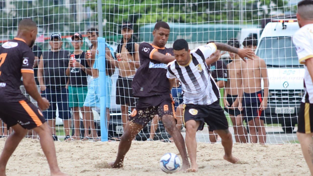 Taça Milton Leonel da Silva,futebol de areia,Bairro Tabuleiro,Prefeitura de Itapema,Secretaria de Esportes,competição,categoria Livre,categoria Veteranos,revitalização da quadra,Paulinho Camargo,Alexandre Xepa,união,amizade,talento,Associação de Moradores,jogos,arena esportiva,Terminal Rodoviário.