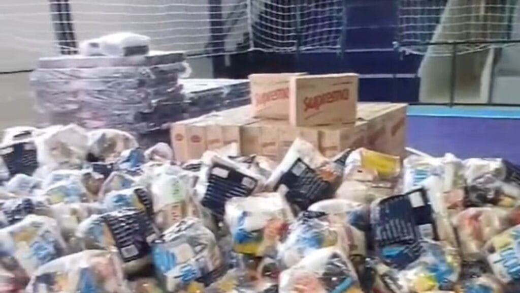 Grupo Koch,Solidariedade,Cidades afetadas pelas chuvas intensas,Produtos essenciais,Cestas básicas,Água mineral,Alagamentos,Fornecedores,Camboriú,Biguaçu,Governador Celso Ramos,Tijucas,Itapema,Defesa Civil de Santa Catarina,Eventos climáticos.