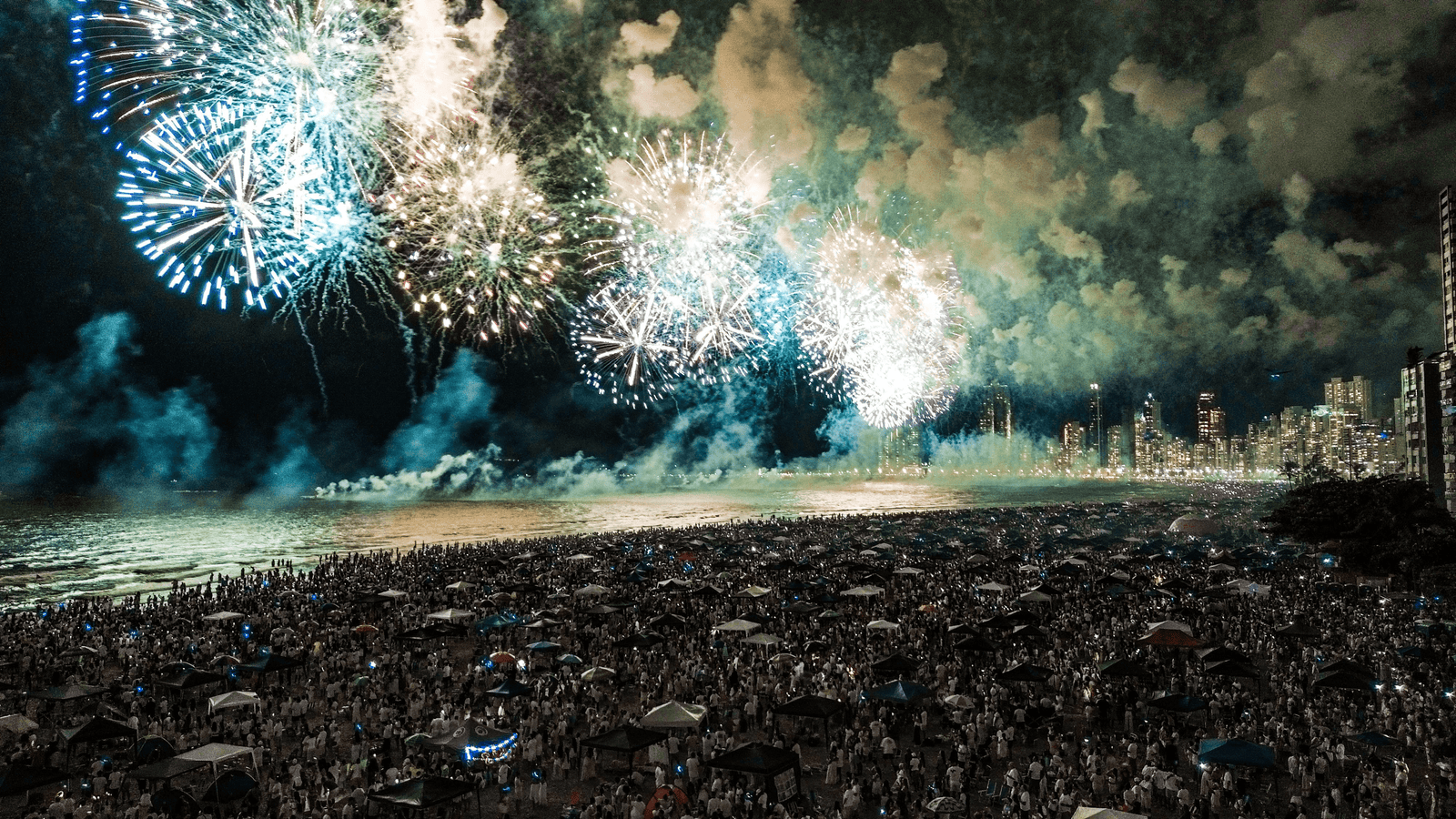 Réveillon 2025,Praia Central,segurança pública,ocupação hoteleira,espetáculo pirotécnico,BR-101,Emasa,Juliana Pavan,limpeza de praias,planejamento integrado.