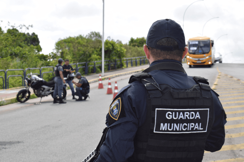Operação Recomeço,fiscalização de trânsito,segurança pública,abordagem social,remoção de veículos,autos de infração,mandado de prisão,posse de drogas.