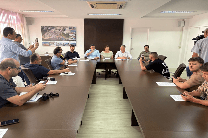 sistema público de saúde,biossegurança,laboratório de análises,manutenção de equipamentos,UPA Cordeiros,UBS Votorantim,infraestrutura precária,prontuário eletrônico.