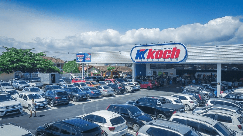 Grupo Koch,mutirão de contratação,Santa Catarina,SuperKoch,Komprão,atacarejo,varejo,centro de distribuição,Tijucas,Governador Celso Ramos,RH,operador de perecíveis,operador de loja,repositores,PCDs,contrato de trabalho,part-time,CLT,jornada regular,Great Place to Work,benefícios,plano de saúde,telemedicina,assistência psicológica,plano odontológico,bônus,prêmios de reconhecimento,e-commerce,Associação Brasileira de Supermercados,Abras.