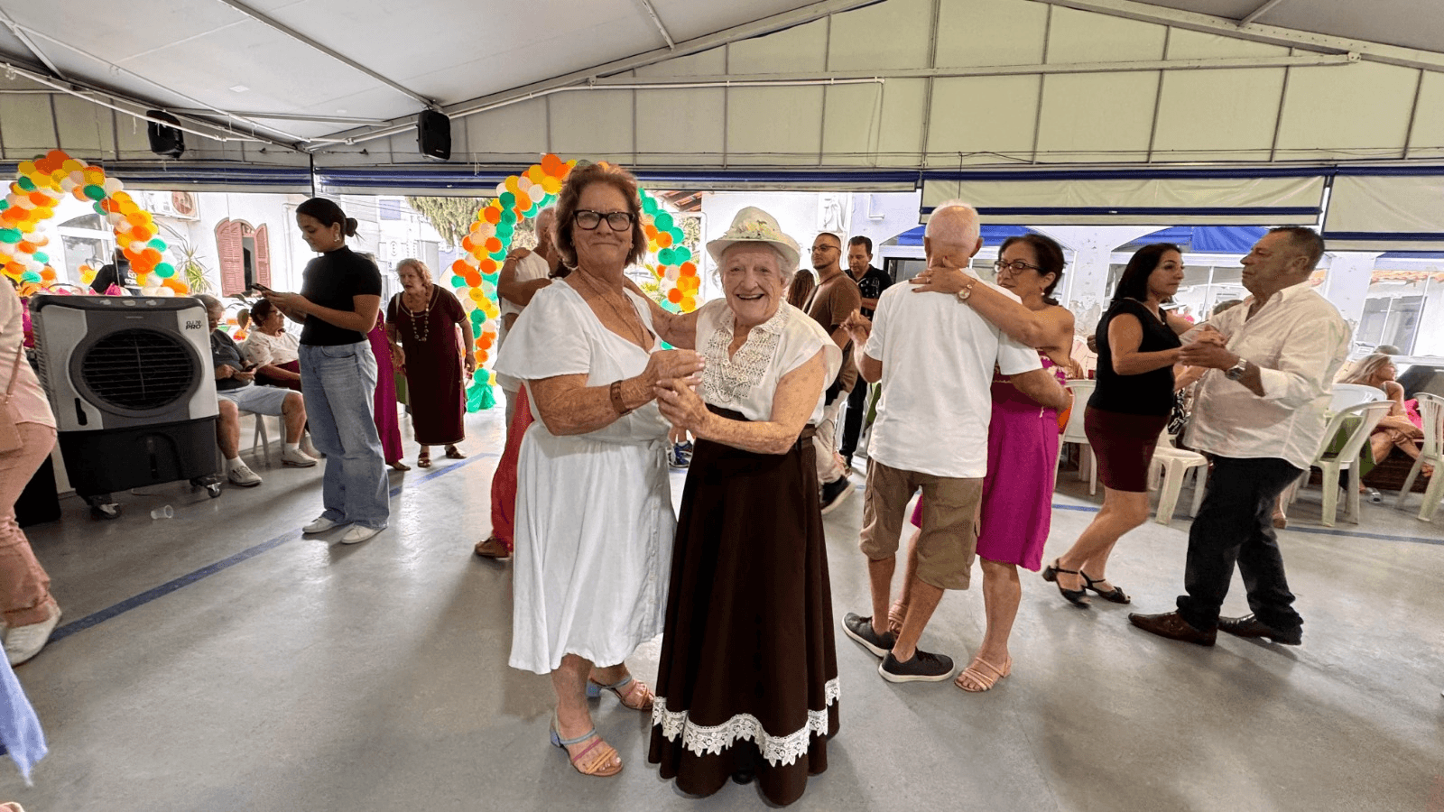 Mateada,Balneário Camboriú,tradições gaúchas,público idoso,convivência comunitária.