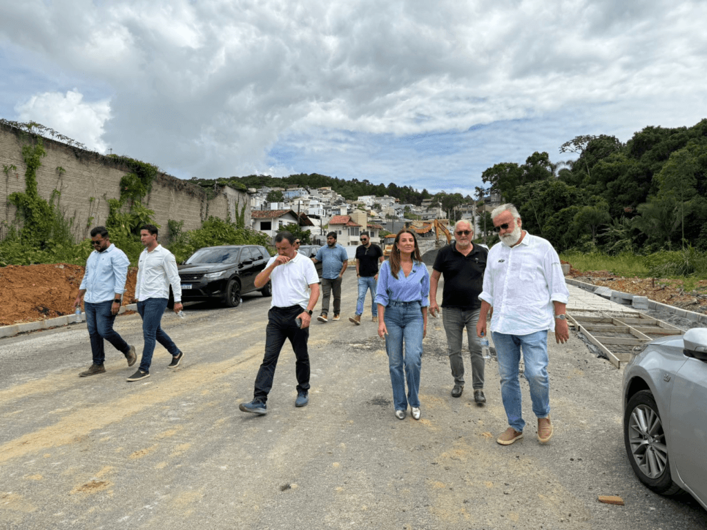 infraestrutura viária,mobilidade urbana,obras públicas,pavimentação asfáltica,ciclofaixas,Balneário Camboriú.