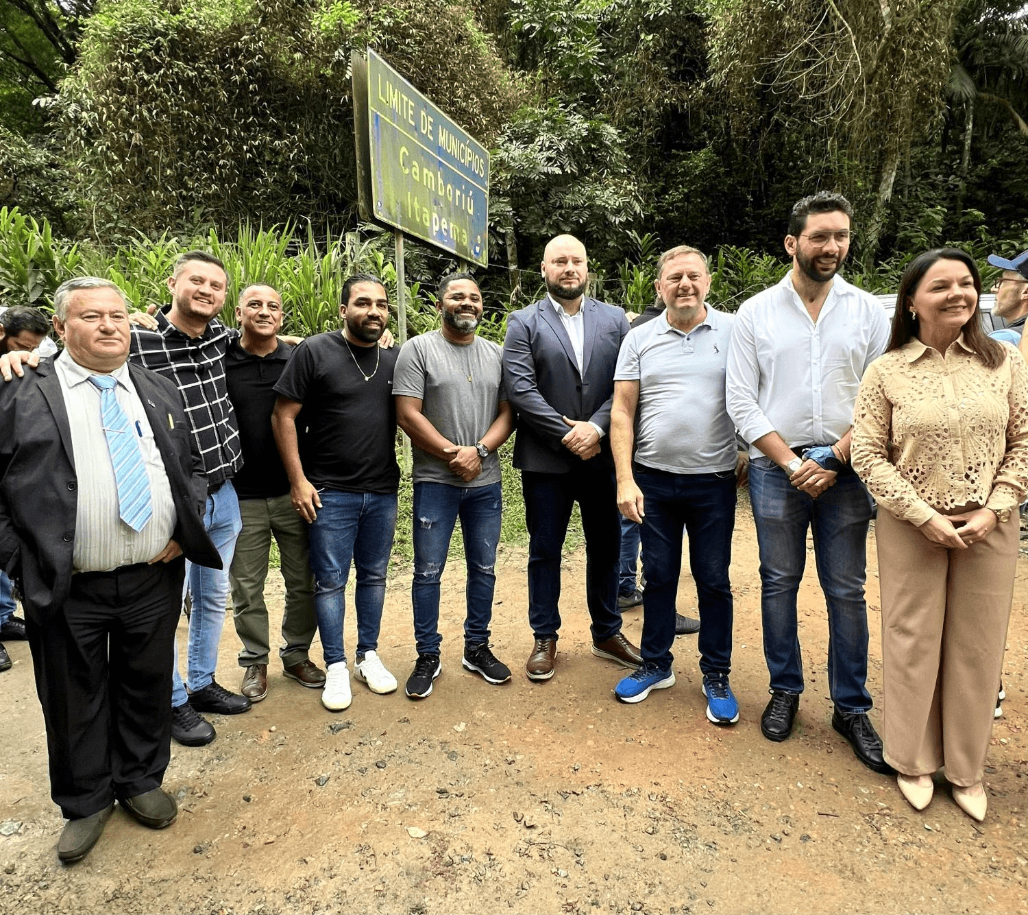 desenvolvimento urbano,pavimentação asfáltica,reurbanização,integração econômica,mobilidade urbana,Morro do Encano,BR 101,Camboriú,Itapema,Amfri,Termo de Compromisso,Deputados Estaduais,Prefeitos,Vice-prefeito,integração social