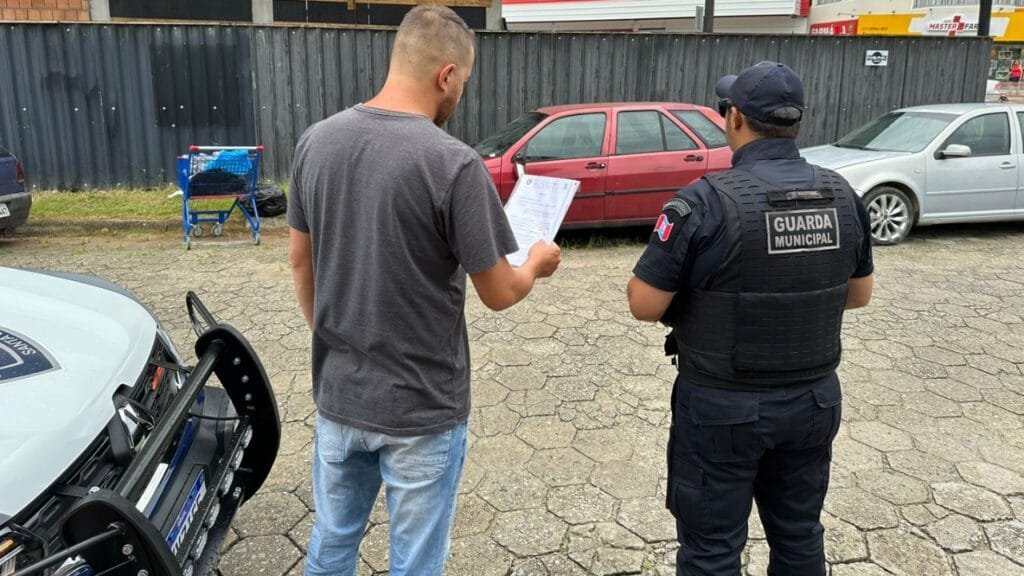 Prefeitura de Porto Belo,veículos abandonados,remoção de carros,fiscalização de trânsito,dengue,Secretaria de Segurança Pública,Código de Trânsito Brasileiro,Lei Complementar nº 35/2011.