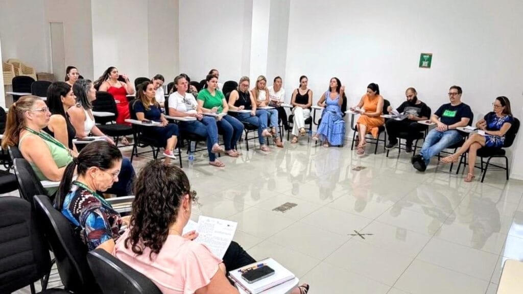 educação pública,Camboriú,Plano Municipal de Educação,Secretaria de Educação,transparência,eficiência,Carin Krug,gestão de recursos,qualidade da educação