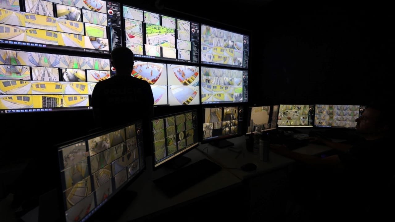 Governo de Santa Catarina,videomonitoramento inteligente,unidades prisionais,unidades socioeducativas,câmeras de alta resolução,Inteligência Artificial Embarcada,segurança,gestão,reconhecimento facial,contagem de pessoas,leitura de placas veiculares,controle de acesso,câmeras Speed Dome,alarmes de intrusão,câmeras panorâmicas,Carlos Alves,Jorginho Mello,segurança pública,R$ 15 milhões.