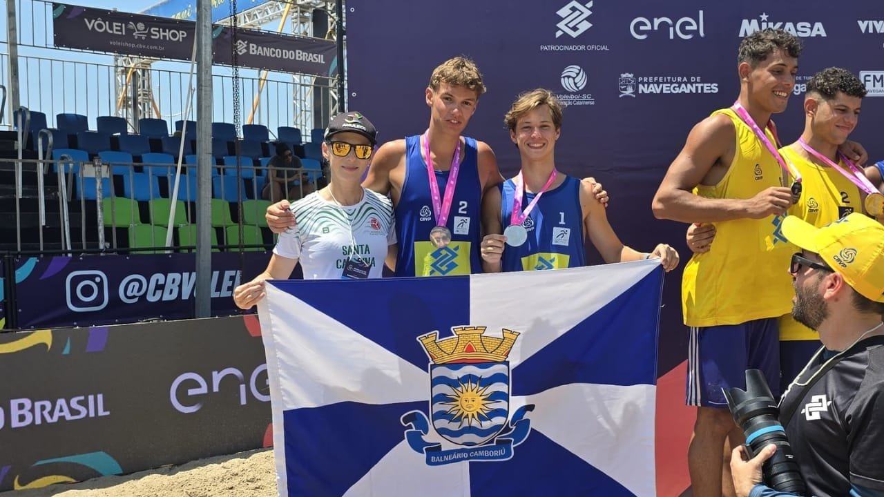Balneário Camboriú,Arthur Póvoas,Thomas Endler,Fundação Municipal de Esportes,Circuito Brasileiro,Navegantes,medalha de prata,Manuella Mallon Pinto,Confederação Brasileira de Voleibol,Saquarema,vôlei de praia,Arena de Eventos do Pontal,Alagoas,Rio Grande do Sul,Bahia