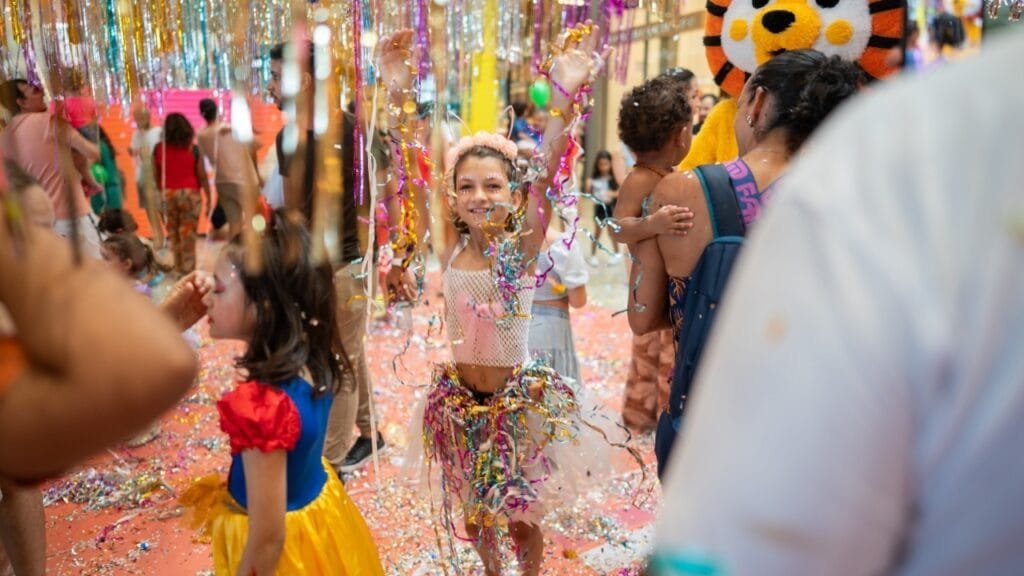 Carnaval 2025,Balneário Shopping,bailinho infantil,atividades gratuitas,realidade virtual,oficinas artísticas,jogos educativos,APP AJFans,Oceanic Aquarium,Space Adventure,Praça de Eventos,Balneário Camboriú,programação infantil,família
