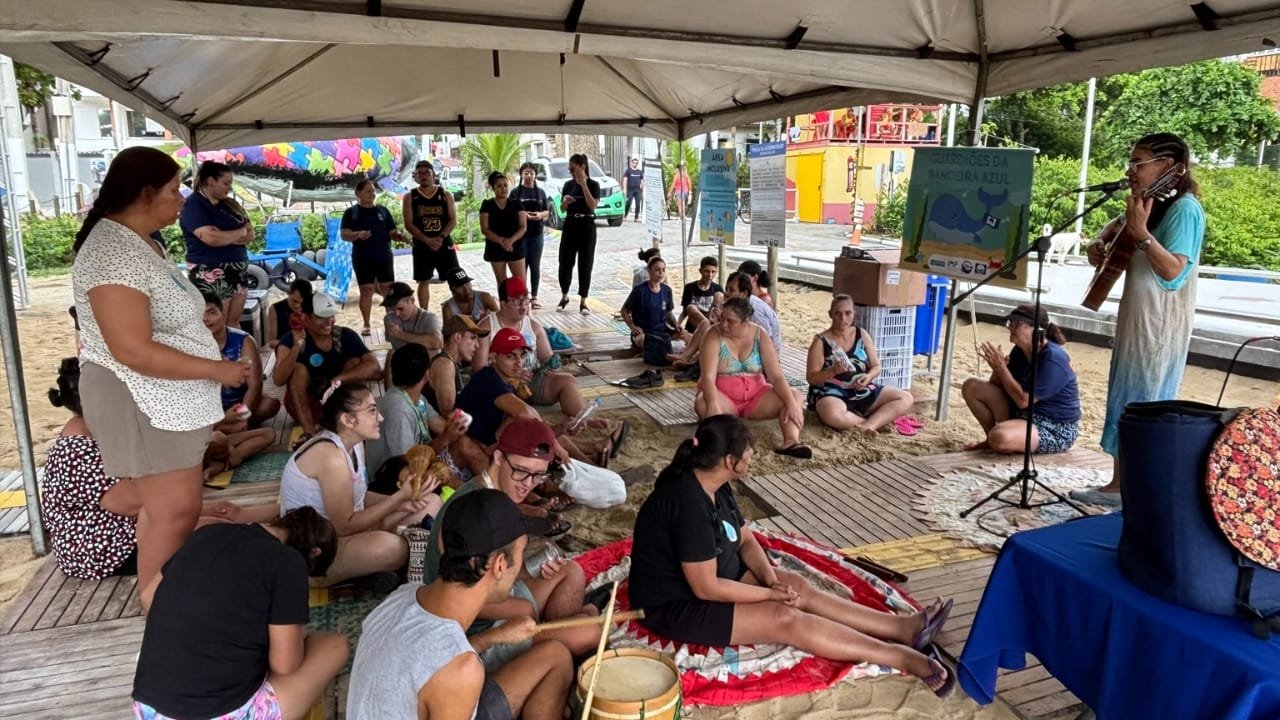 Balneário Piçarras,Programa Bandeira Azul,educação ambiental,sustentabilidade,acessibilidade,meio ambiente,IMP,Tiago Baltt,Praça da Acessibilidade,qualidade da água,certificação internacional,turismo sustentável,preservação ambiental,cadeira anfíbia,guarda-sóis gratuitos,inclusão social