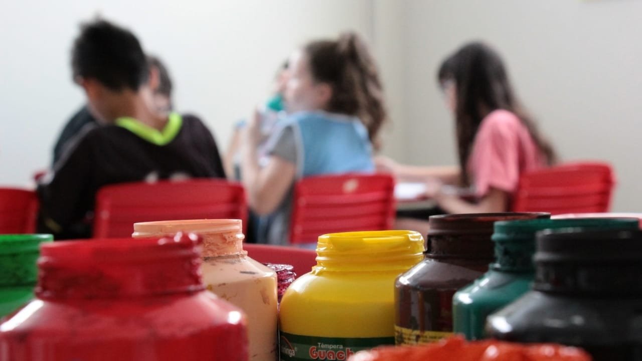 Projeto Oficinas,Balneário Camboriú,CEAC,educação gratuita,ensino no contraturno,oficinas culturais,esportes para crianças,tecnologia na educação,matrícula escolar,inclusão social,oficinas de arte,oficinas de música,oficinas de esportes,aprendizado interativo,Unesco educação