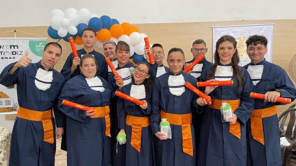 Jovem Aprendiz,inclusão profissional,Apae de Itajaí,Senac SC,Grupo Koch,mercado de trabalho,inclusão social,deficiência,programas de empregabilidade,Capacit,jovens com deficiência,aprendizagem,superação,oportunidades,transformação social