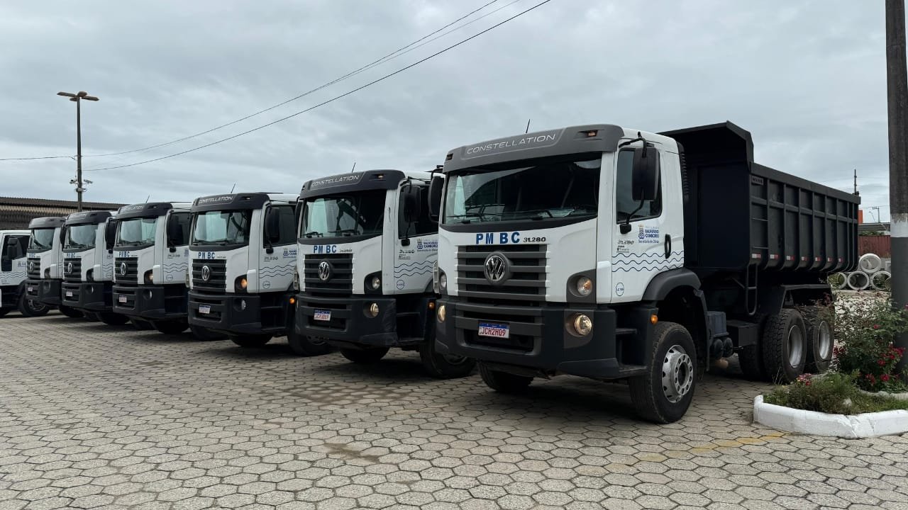 Secretaria de Obras,Balneário Camboriú,renovação de frota,caminhões,serviços municipais,drenagens,transporte de materiais,Subprefeitura da Região Sul,paisagismo,investimento público,AFS Infraestrutura,Cristiano José dos Santos