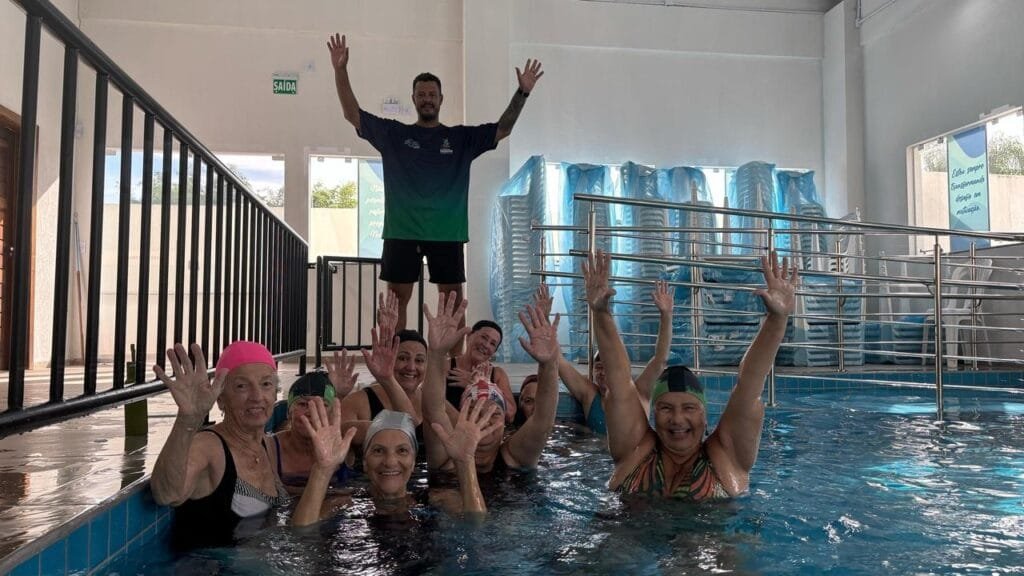Hidroginástica,terceira idade,Itapema,condicionamento físico,socialização,bem-estar mental