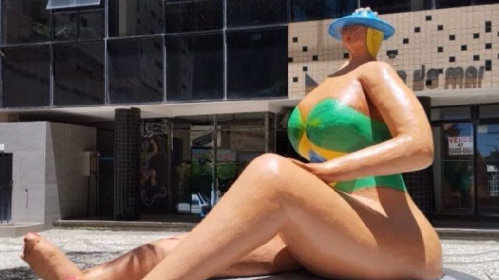 escultura,homenagem,Balneário Camboriú,Mai Bavoso,Bautista Cláudio Vuillerot,arte,cultura,Dama Solitária