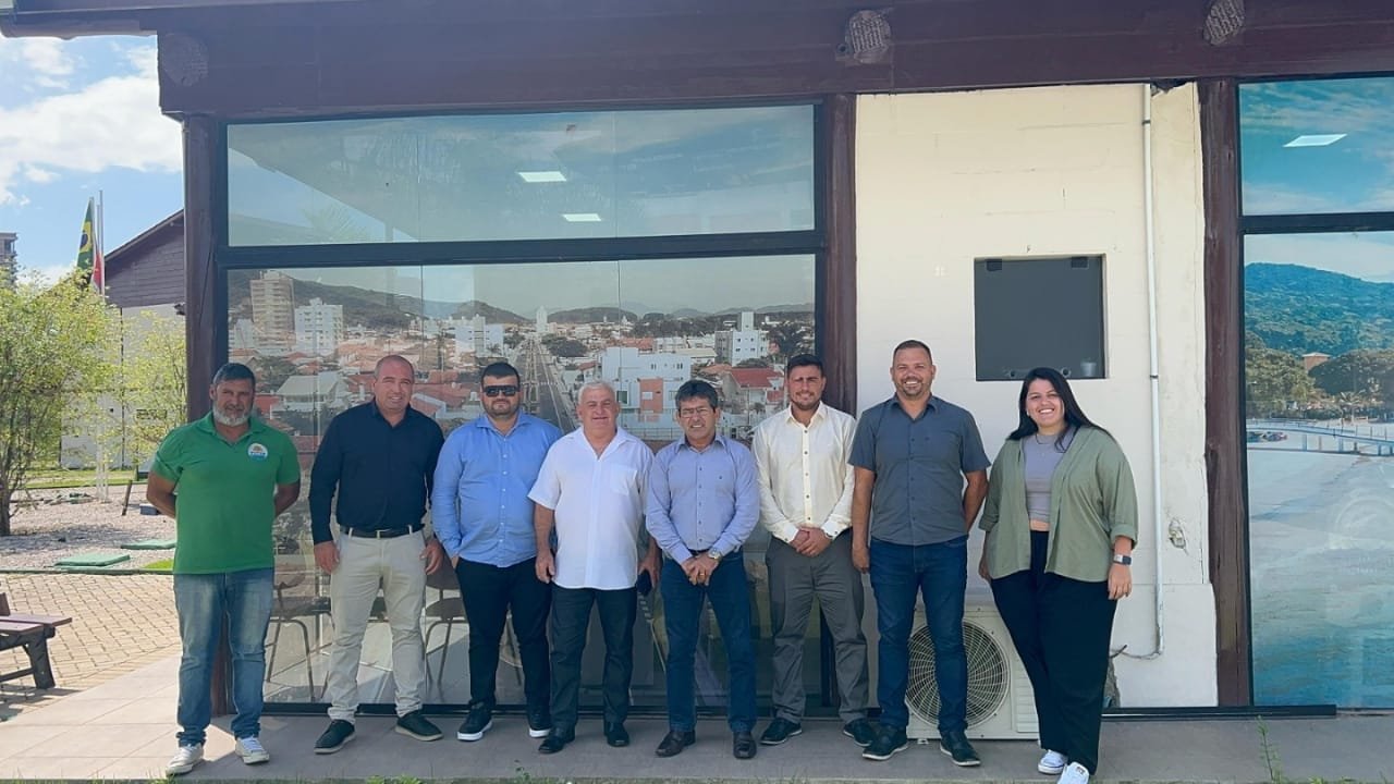 Porto Belo,causa animal,bem-estar animal,vereadores,Balneário Arroio do Silva,Jeferson Loregian,protetoras voluntárias,UPA 24h,políticas públicas,entrega de rações,proteção animal,Governo Municipal,visitas técnicas,iniciativas municipais,saúde animal