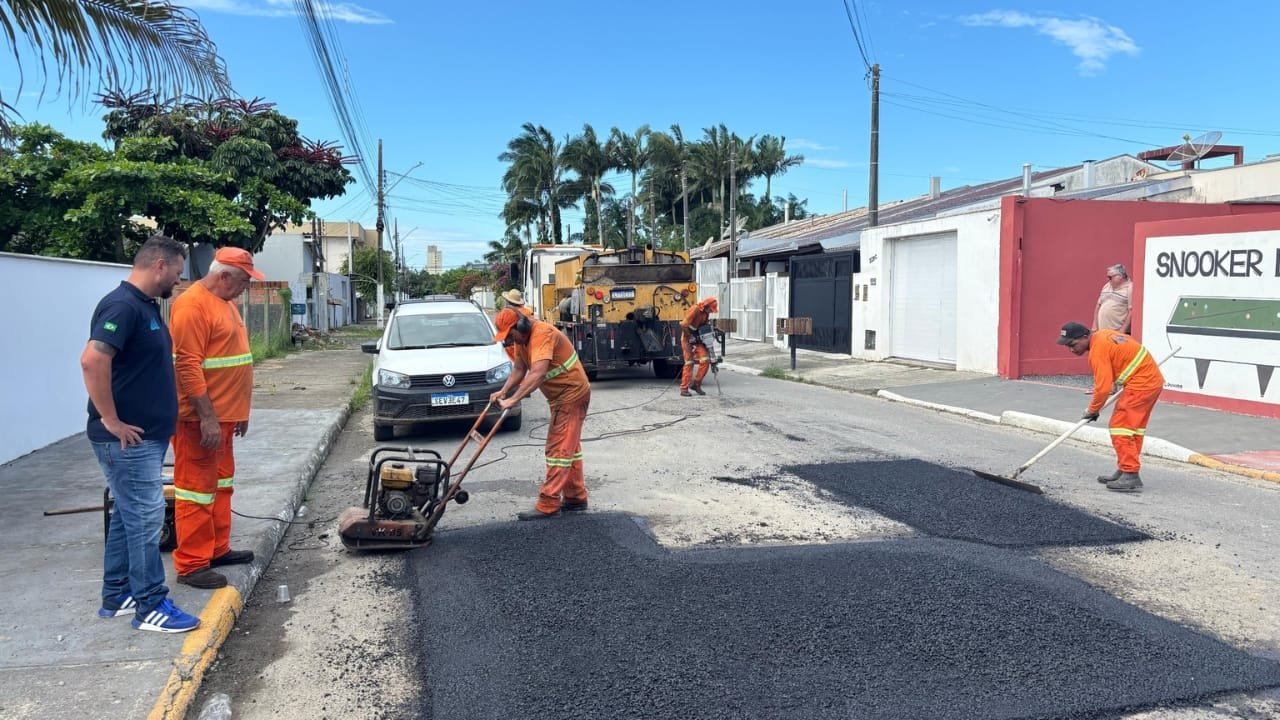 Balneário Piçarras,operação tapa-buraco,pavimentação,drenagem,Secretaria de Obras,Nossa Senhora da Paz,Centro,Itacolomi,Lagoa,Morro Alto,mobilidade urbana,qualidade de vida,Arthur Ribeiro,urbanização,orla norte