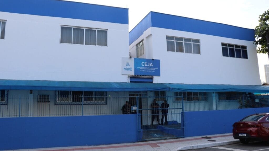 CEJA,Deputado Doutel de Andrade,matrículas,Educação de Jovens e Adultos,EJA,1º ao 9º ano,Kelli Dacol,inclusão educacional,retomada dos estudos,documentação,Rua 3020,Balneário Camboriú,desenvolvimento pessoal,profissional,social