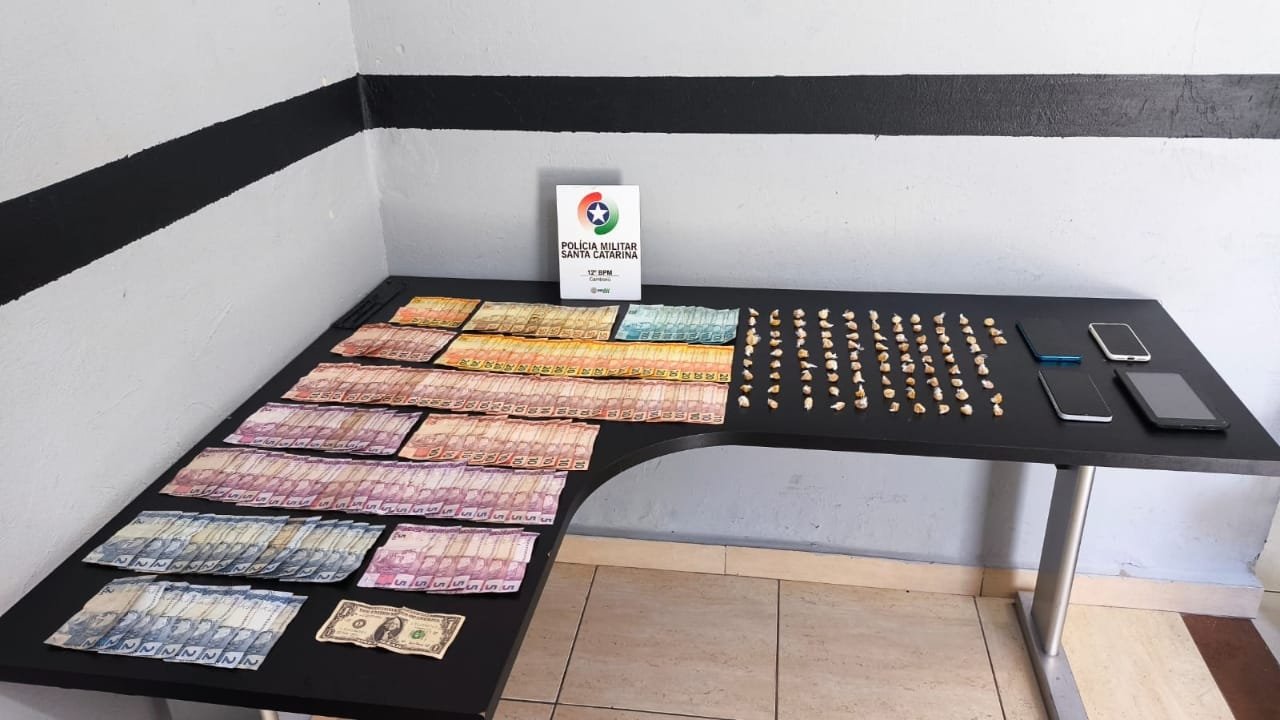 Camboriú,Rua Tulipa,Polícia Militar,tráfico de drogas,crack,apreensão,adolescentes,12º BPM,Santa Catarina