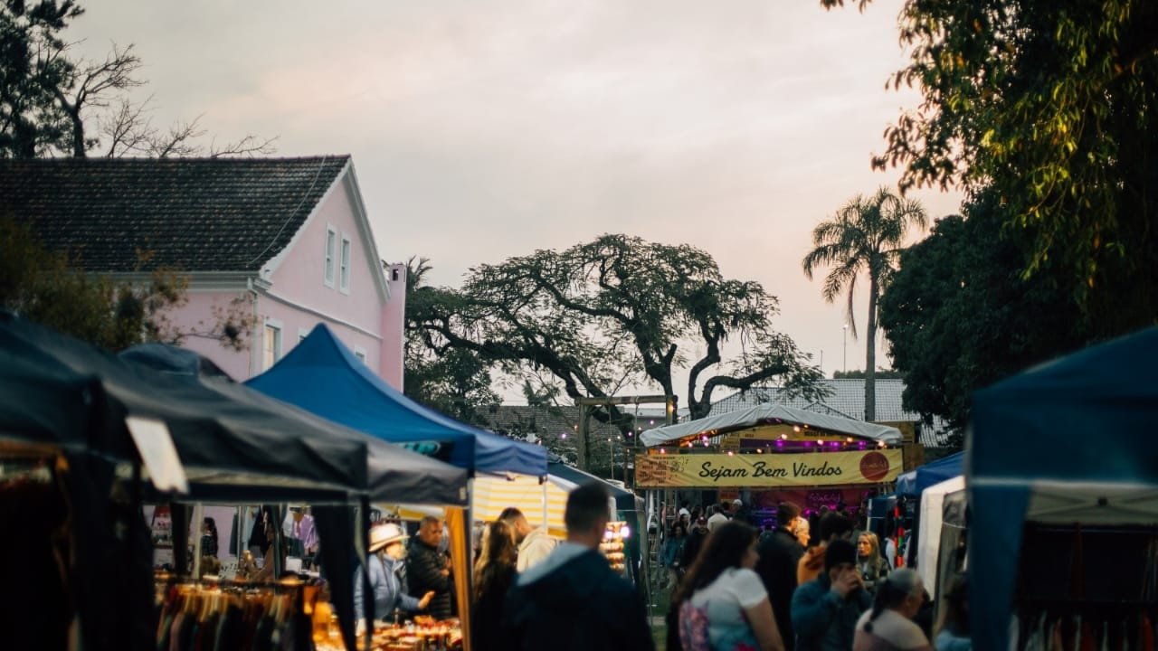 Som&Sol,Música na Rua,Tijucas,carnaval,Casarão Gallotti,Flor de Cacto Duo,Suh Wagner,economia criativa,Palhaça Jujubinha,flash tattoo,adoção de animais,evento gratuito