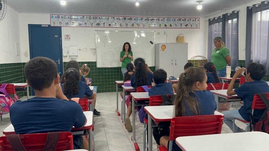 Porto Belo,bem-estar animal,palestras escolares,GOR,FAMAP,fauna silvestre,adoção responsável,Farra do Boi,Polícia Militar Ambiental