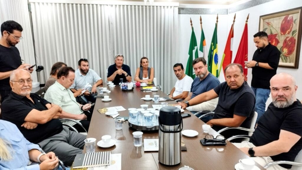 Parque Inundável Multiuso,Camboriú,Balneário Camboriú,macrodrenagem,segurança hídrica,qualidade de vida,turismo,lazer,Leonel Pavan,Juliana Pavan,Emasa,desenvolvimento sustentável,infraestrutura,colaboração intermunicipal,planejamento urbano,recursos financeiros