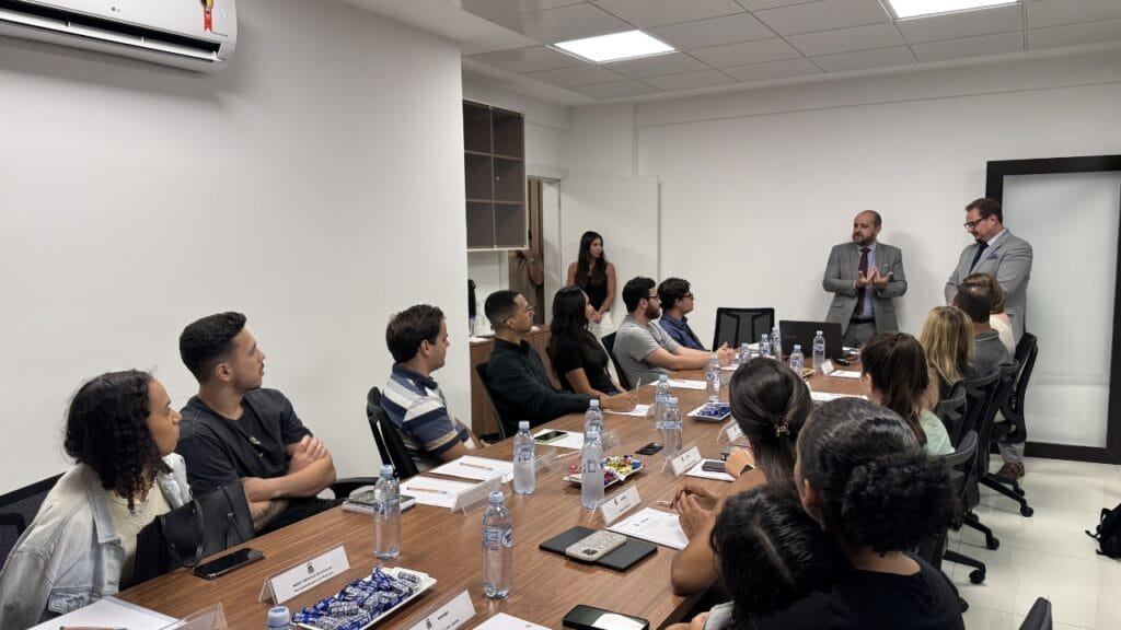 Procuradoria Geral do Município,sistema tributário nacional,competência tributária,Dr. Márcio Dorneles,Jeancarlo Gorges,Uniavan,direito tributário,impostos municipais,Maria Fernanda Graneman,educação jurídica,desenvolvimento profissional,PGM,acadêmicos de direito