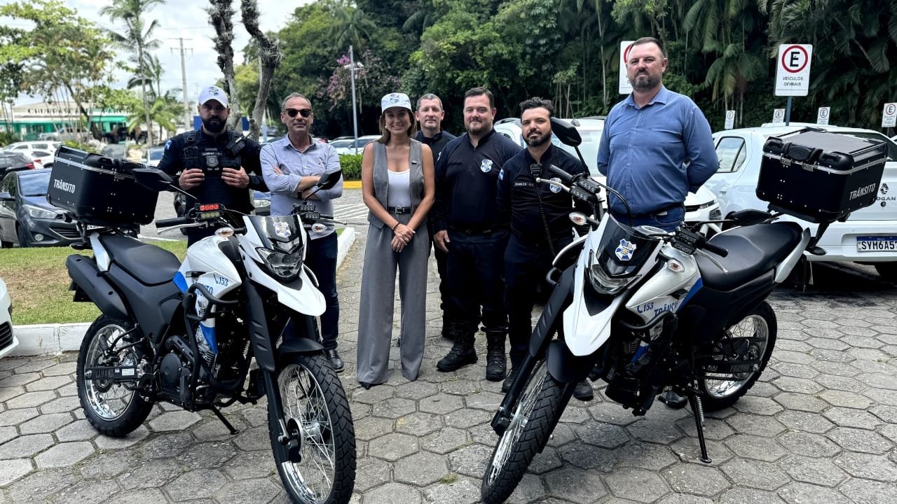 Balneário Camboriú,agentes de trânsito,motocicletas,Yamaha XTZ 250 Lander,Juliana Pavan,Evaldo Hoffmann,BC Trânsito,segurança no trânsito,Central 153