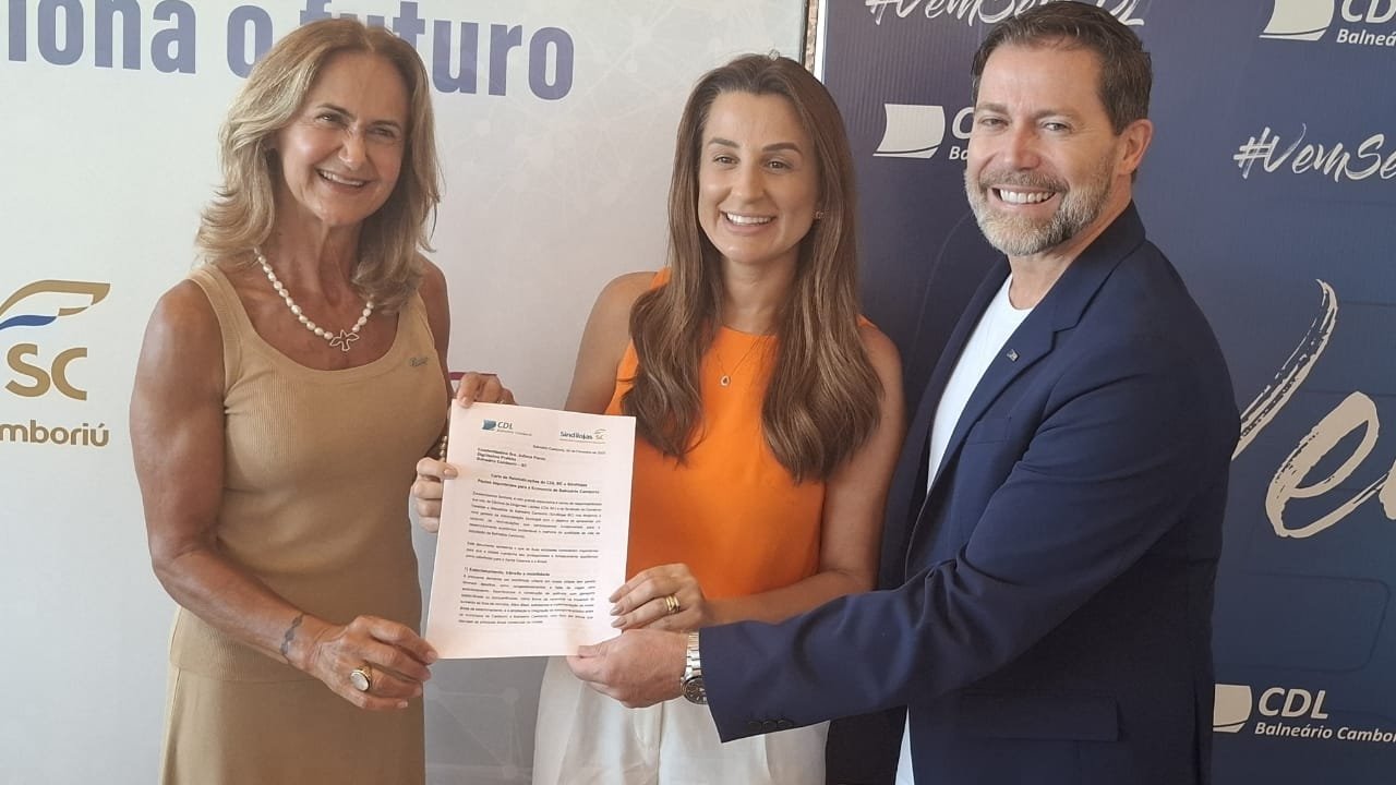 CDL BC,Sindilojas,Balneário Camboriú,Comércio Local,Economia,Turismo,Segurança Pública,Infraestrutura Urbana,ICMS,Juliana Pavan,Decoração Natalina,Avenida Brasil,Fecomércio SC,Escola de Qualificação