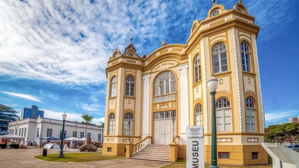 museu,Itajaí,exposições,cultura,patrimônio histórico,carnaval,luto oficial,programação cultural.