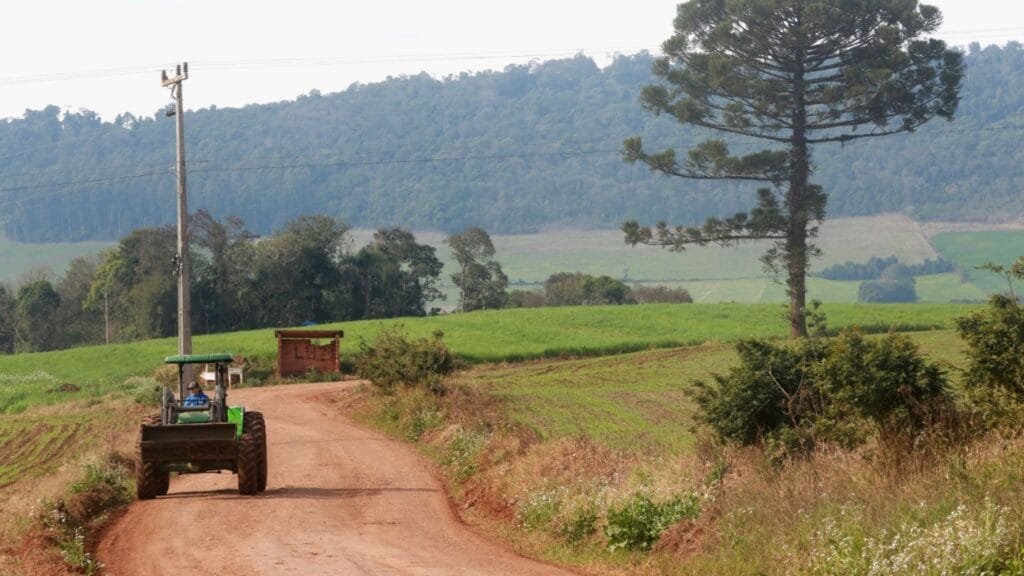 Abril Amarelo,Jorginho Mello,Lei nº 19.226,propriedade privada,invasões,Oscar Gutz,Alesc,Valdir Colatto,Cadastro Ambiental Rural,agricultura,segurança jurídica,mini fundiário,conscientização,denúncia,Santa Catarina
