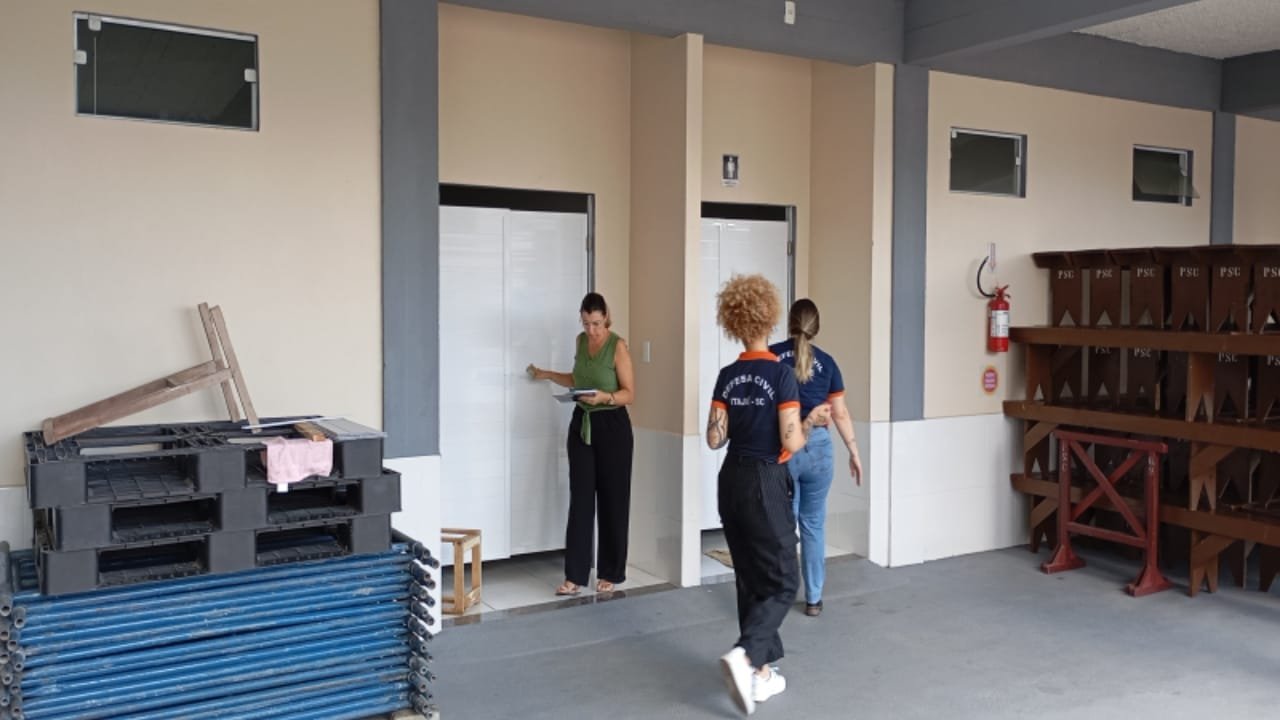 Defesa Civil,Itajaí,Abrigos,Emergência,Recadastramento,Segurança,Inspeção,Estrutura,Assistência Social,INIS,Resgate,População,Estratégia,Infraestrutura,Clima,Vistoria