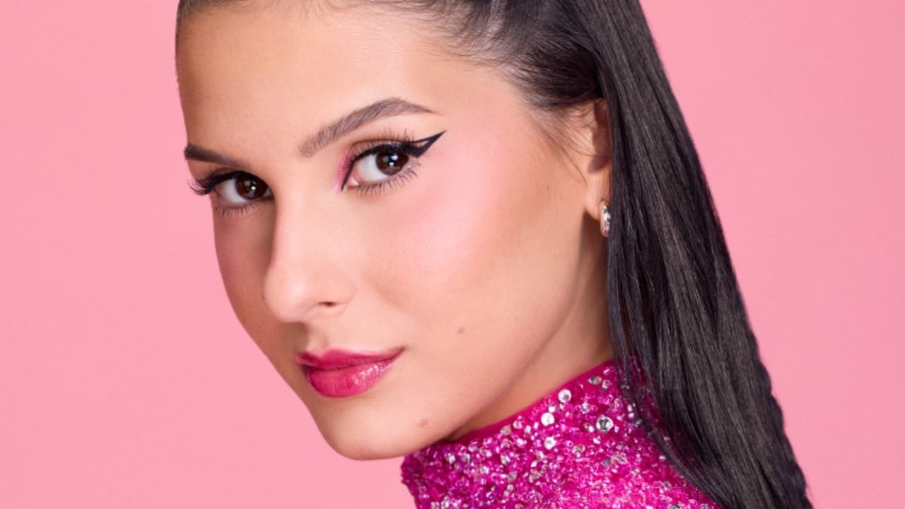 Ana Castela,MC PH,Jet em Balneário,Avon,Balneário Camboriú,Power Stay Glitter Malva Luminoso,Festa do Batom,Ivete Sangalo,Consultora de Beleza,Natura,maquiagem,promoção,verão catarinense,clipe,streams,autoestima,empreendedorismo feminino,Far Away,300km/h,Casa & Estilo