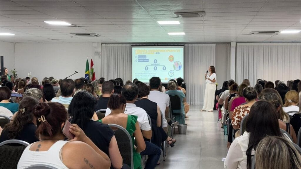 Capacitação,Assistência Social,Itapema,Secretária Municipal,FECAM,Coegemas,políticas públicas,cofinanciamento,Proteção Básica,Média Complexidade,Alta Complexidade,SAS,CIB,reunião plenária.