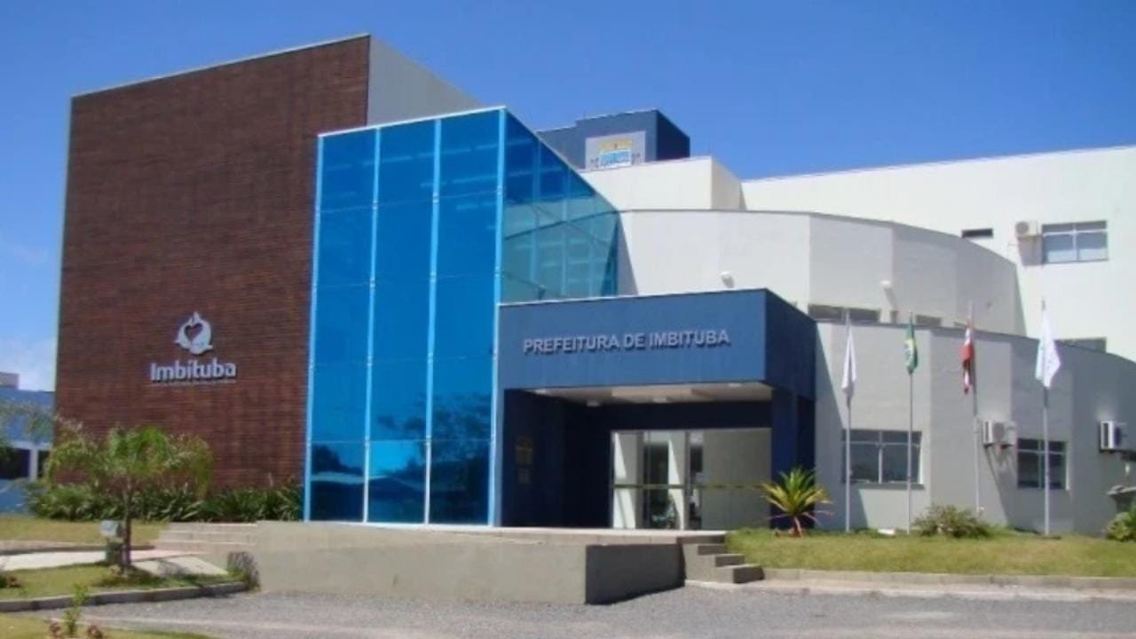 Operação Holerite,Imbituba,Ministério Público,desvio de verbas,servidores,fraude,horas extras fictícias,Polícia Civil,Polícia Científica,habeas corpus,Tribunal de Justiça de Santa Catarina,Carlos Ribeiro,prisão preventiva,folha de pagamento,transparência