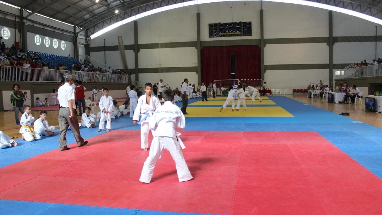 Bolsa Atleta,Balneário Camboriú,FME,Edital 002/2025,atletas de alto rendimento,competições,R$ 1,6 milhão,43 modalidades,Federação Catarinense,Lei nº 4.081/2025,inscrições,plataforma 1Doc