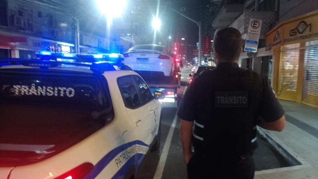 Guarda Municipal,racha,Avenida Brasil,veículos de luxo,infração gravíssima,Código de Trânsito Brasileiro,multa,suspensão da CNH,apreensão de veículo,detenção,segurança pública,acidentes graves