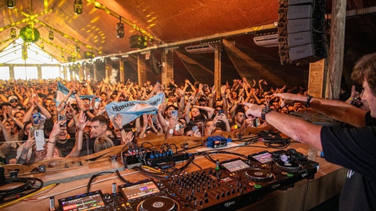 Carnaval 2025,Warung Beach Club,Música eletrônica,Damian Lazarus,Marco Carola,Âme Live,Warung Day Festival,Praia Brava,Itajaí,Santa Catarina,Curitiba,Vintage Culture,Hernan Cattaneo,Cinthie,DJ Tennis,Bhaskar