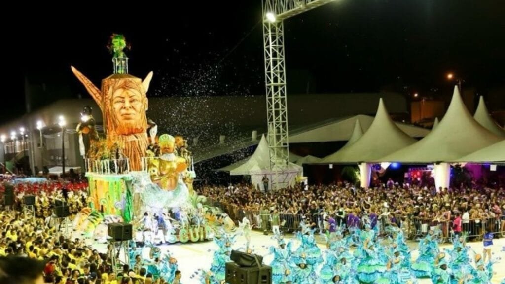 Floripa Shopping,Camarote Municipal da Raça,Carnaval 2025,Florianópolis,abadás,Passarela Nego Quirido,retirada de abadás,SC 401,Open Bar,Open Food,banheiros Premium,Smart Fit,Piso L3,eventos em SC,experiência de Carnaval