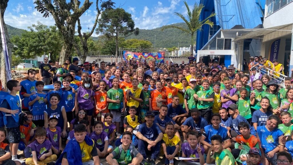 Instituto Guga Kuerten,Guga Kuerten,retomada de atividades,inclusão social,esporte,Santa Catarina,Campeões da Vida,Fundo de Apoio a Projetos Sociais,Ações Especiais,Florianópolis,Biguaçu,Palhoça,Alice Kuerten,vulnerabilidade social,capacitação profissional