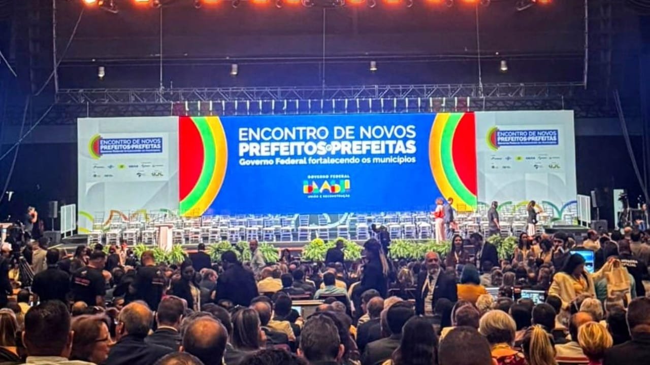 Camboriú,Brasília,Encontro de Novos Prefeitos,municipalismo,desenvolvimento social,sustentabilidade,cidades inteligentes,Medalha de Alfabetização,Senado Federal,Banco BRB,Fórum de Secretários,Sebrae Nacional,reforma tributária,investimentos,infraestrutura