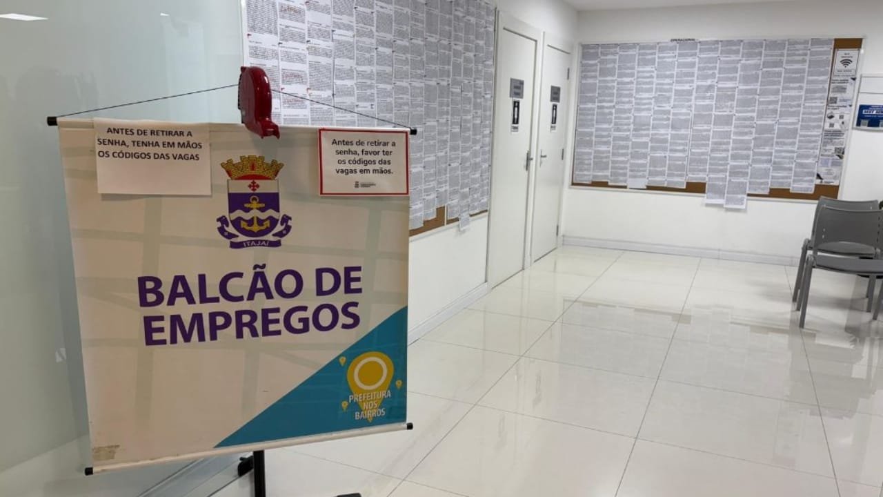 Balcão de Empregos,Itajaí,vagas de trabalho,Secretaria de Desenvolvimento Econômico,portal digital,WhatsApp,Conecta.í,entrevista de emprego,dicas profissionais,recolocação profissional,ZenTower Business Center,CRAS Itaipava
