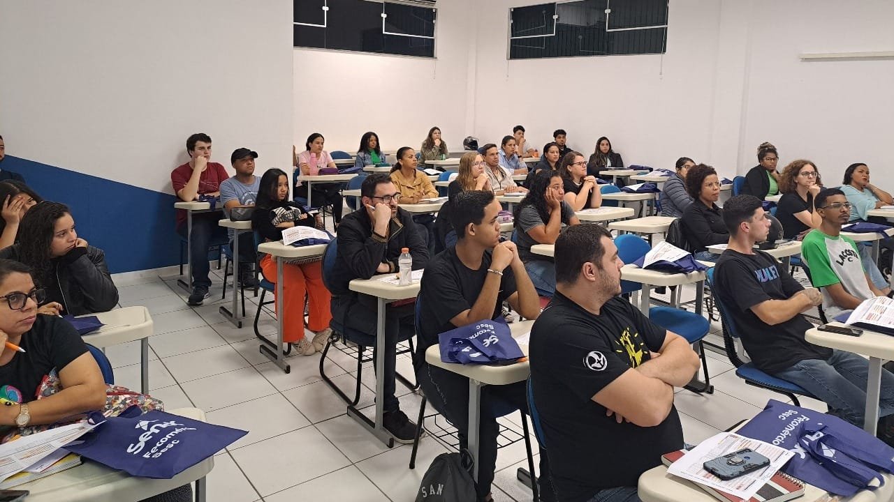 qualificação profissional,cursos gratuitos,Itajaí,SENAC,IFSC,Cuidador de Idoso,Técnico em Logística,Técnico em Meio Ambiente,desenvolvimento econômico,Balcão de Empregos,Conecta.í,capacitação,empregabilidade